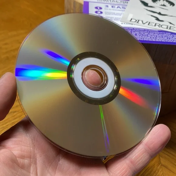 Divergent DVD and Blueray - Picture 4 of 8